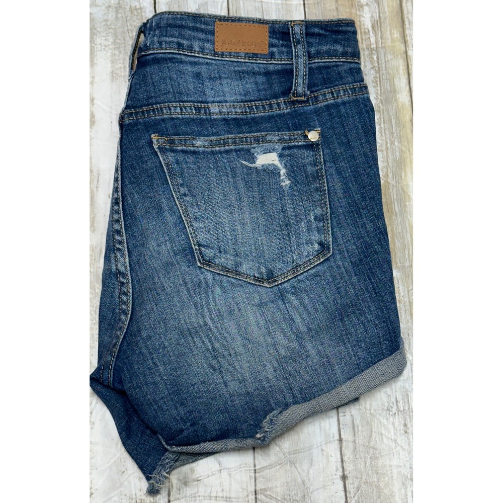 Judy Blue Distressed Denim Cuffed Shorts Medium Wash  Blue Womens Size‎ Small